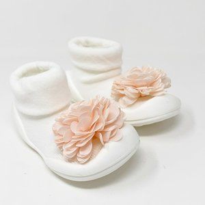 Komuello Corsage White Slip on Slip Resistant Baby Shoes Size 6